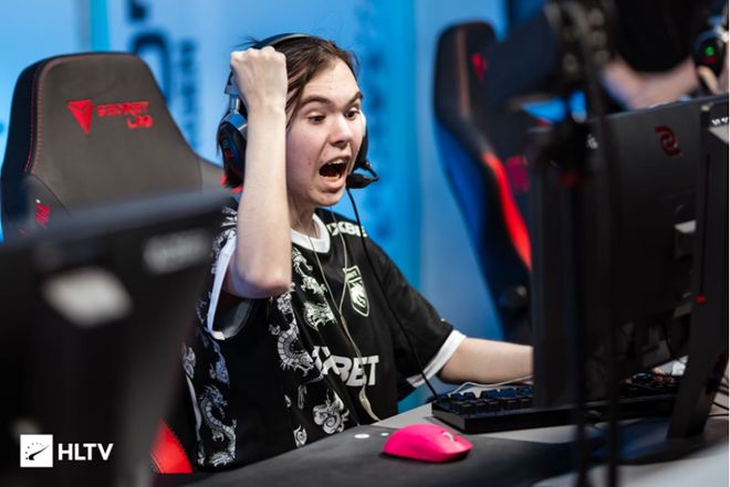 两队都展现 两队都展现