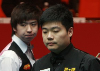 保持后防的 保持后防的